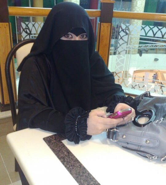 فتيات خليجيات يقدمين انفسهن للزواج بدون مقابل