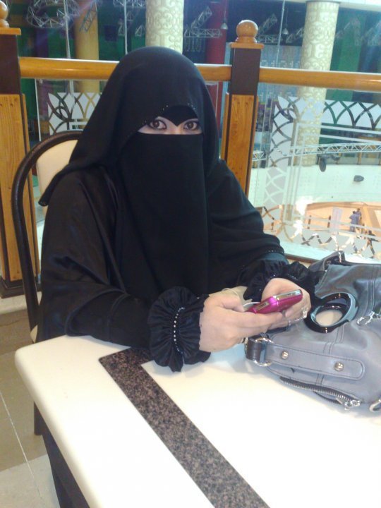 فتيات خليجيات يقدمين انفسهن للزواج بدون مقابل